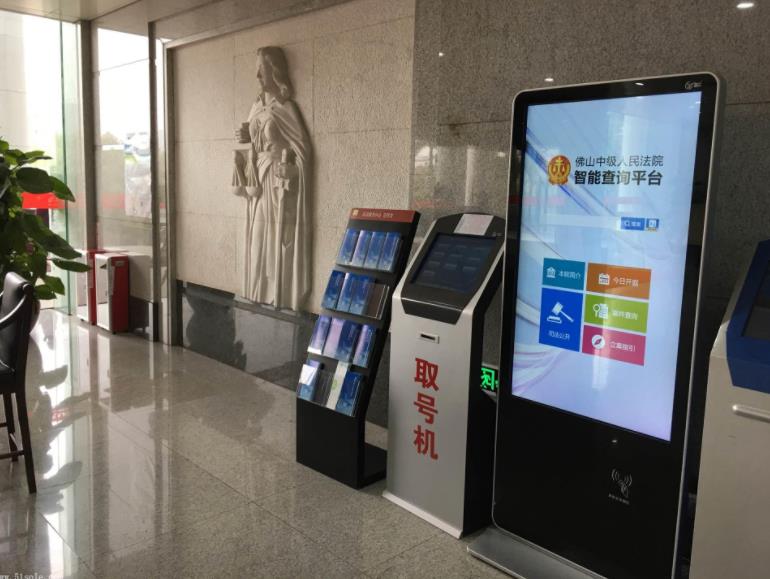 立式液晶廣告機為什么受歡迎，有什么特性？